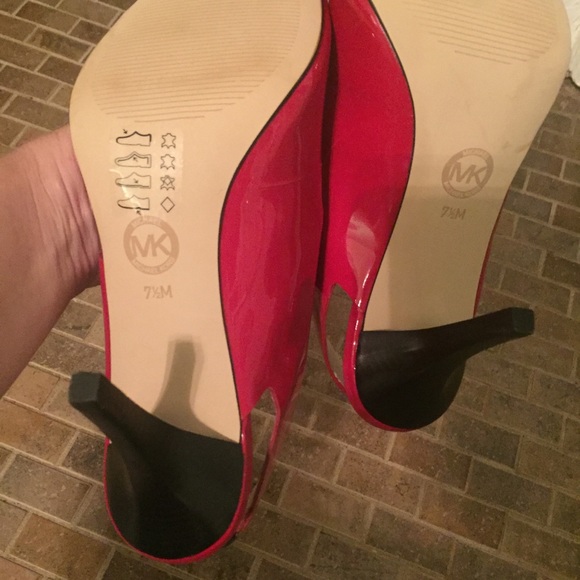 Michael Kors red heels size 7.5 - Picture 4 of 8